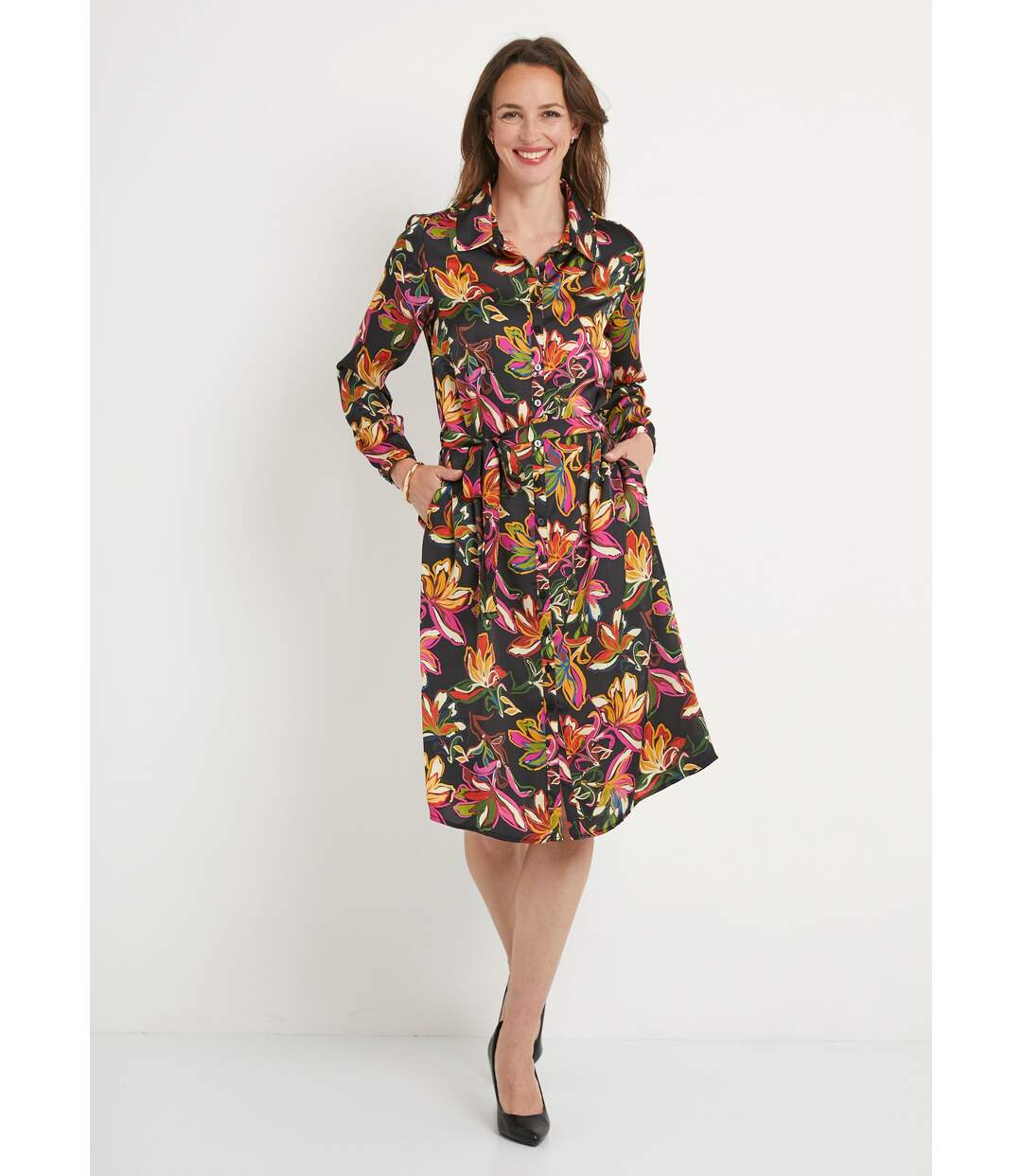 Robe chemisier courte fleurie en satin-1