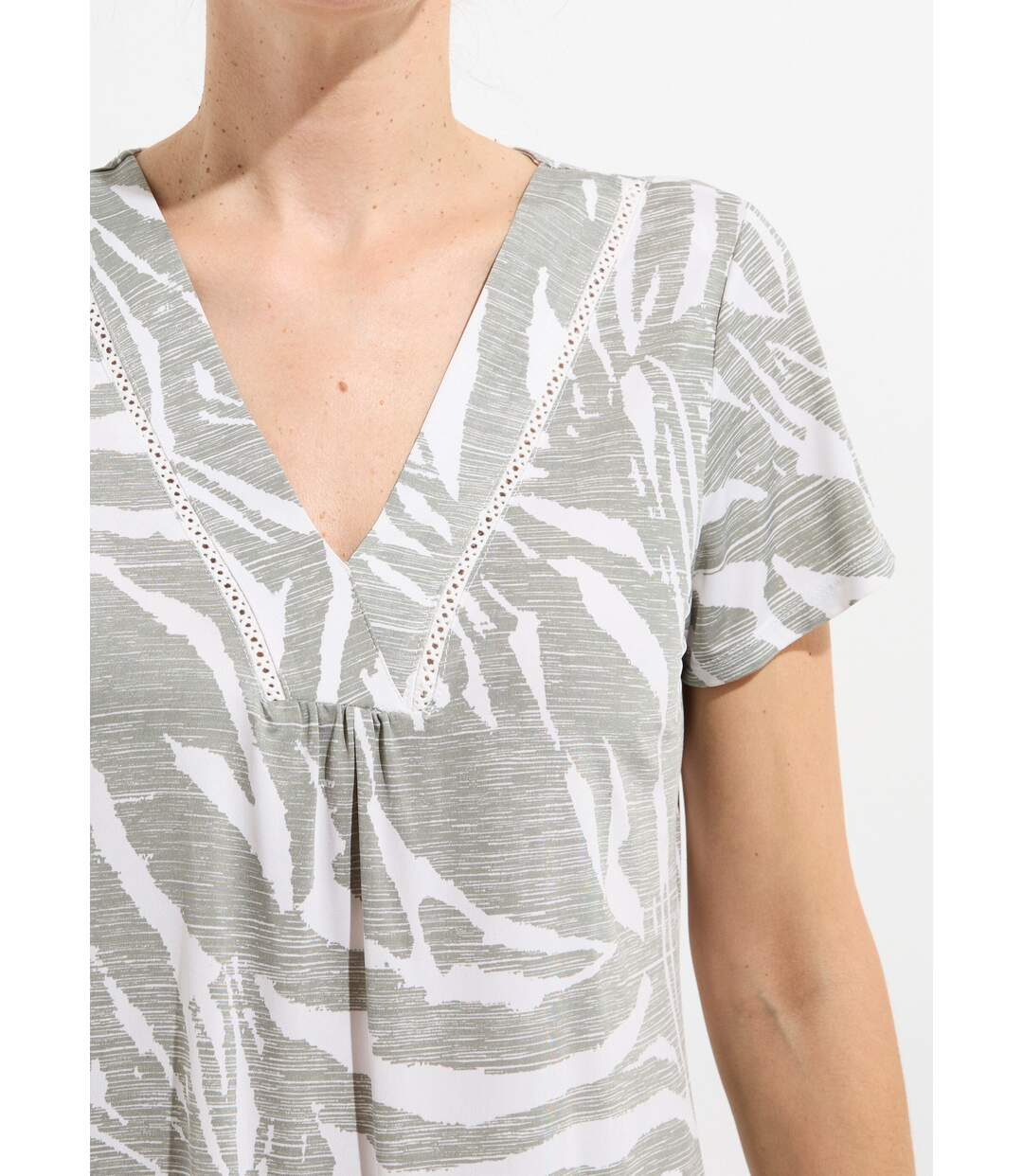 T-shirt col V imprimé manches courtes.-4