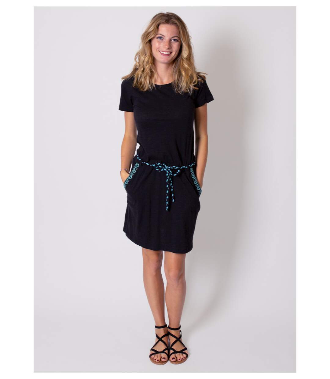 Robe courte casual en coton SIXTINE ethnique noire Coton Du Monde