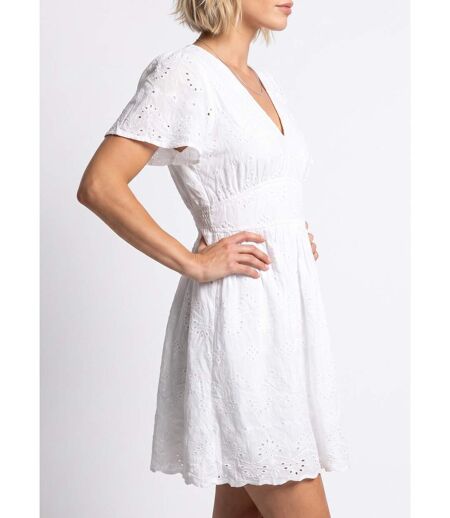 Robe courte col V et broderie anglaise