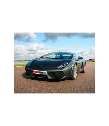 Jusqu'à 8 tours de conduite en Lamborghini sur circuit - SMARTBOX - Coffret Cadeau Sport & Aventure