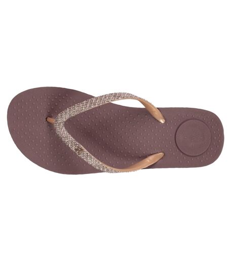 Isotoner Tongs femme souples, légères, résistantes à l'affaissement et durable.