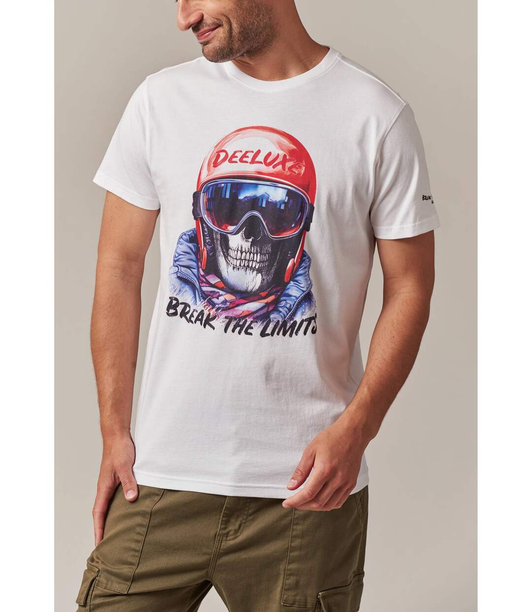 tshirt col rond avec tête de mort et casque de ski rouge SNOW