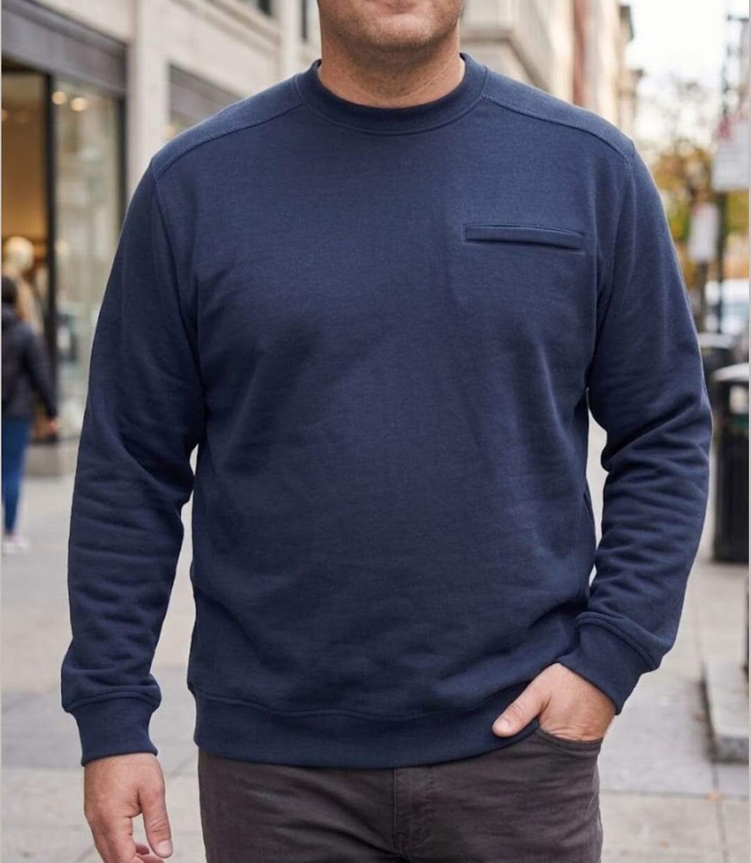 CHALLENGER BULGARE4 — Sweat col rond bleu marine : sobriété et finitions soignées-1