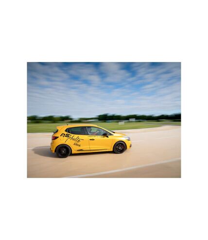 Pilotage pour 1 enfant : 2 tours en Clio RS et 2 tours en Lamborghini Gallardo - SMARTBOX - Coffret Cadeau Sport & Aventure
