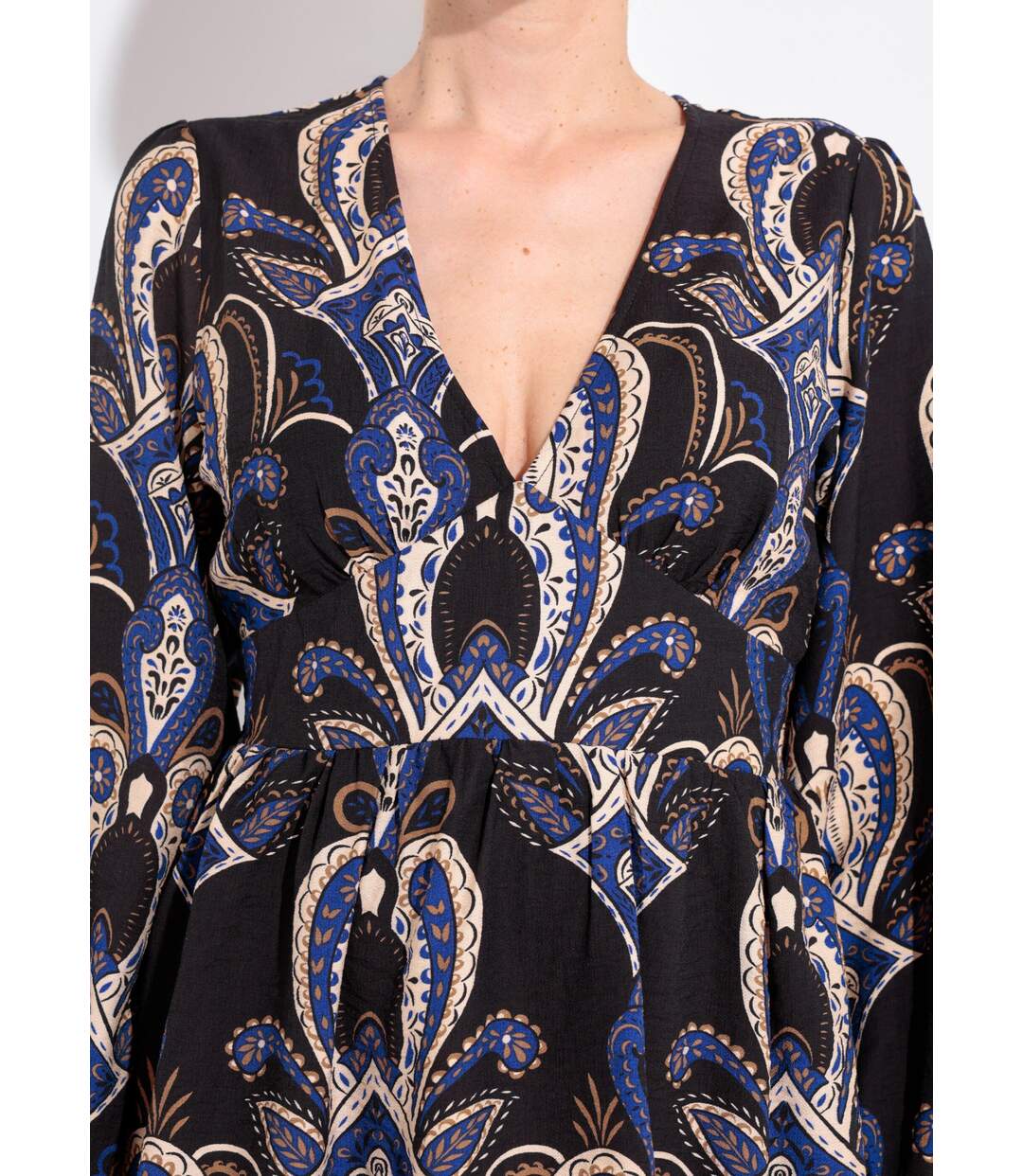 Robe courte col V imprimé cachemire-3
