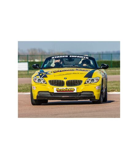 Stage de pilotage enfant : 10 tours de circuit au volant d'une BMW Z4 Roadster - SMARTBOX - Coffret Cadeau Sport & Aventure