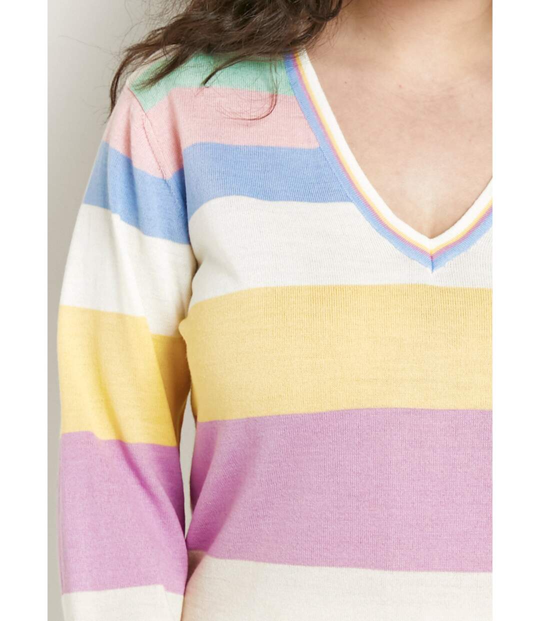 Pull doux rayé col V laine mérinos-4