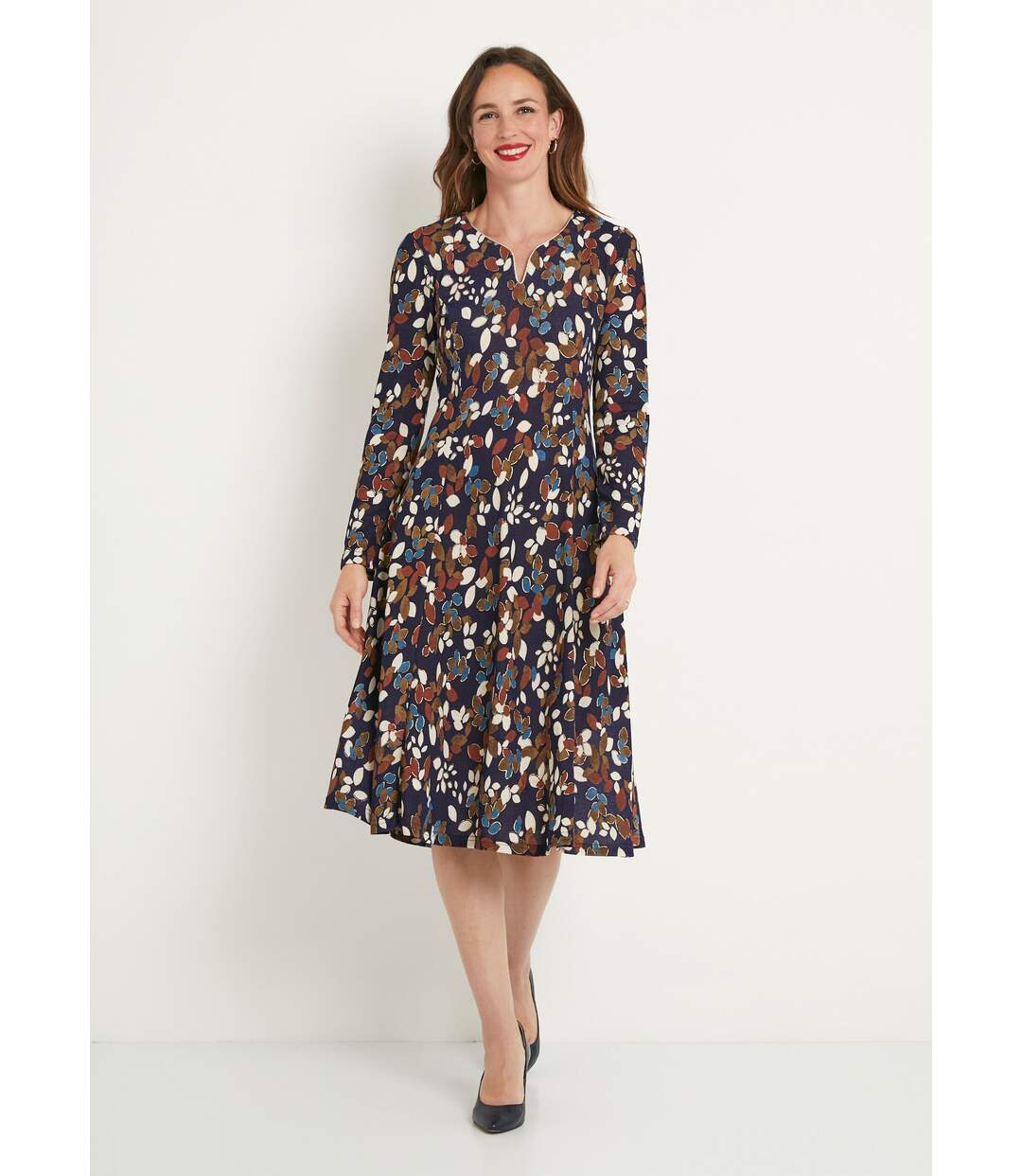 Robe courte évasée feuilles maille chaude-1