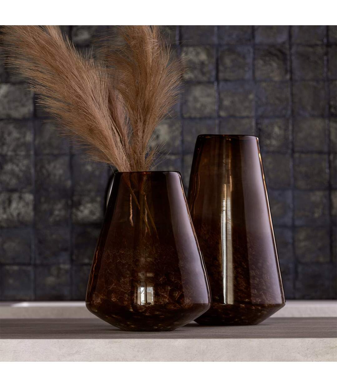 Vase Cône en Verre Lester 36cm Marron Foncé-3
