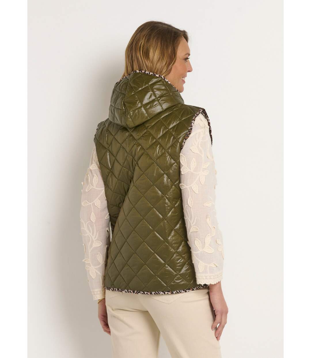 Veste matelassée sans manches à capuche-2