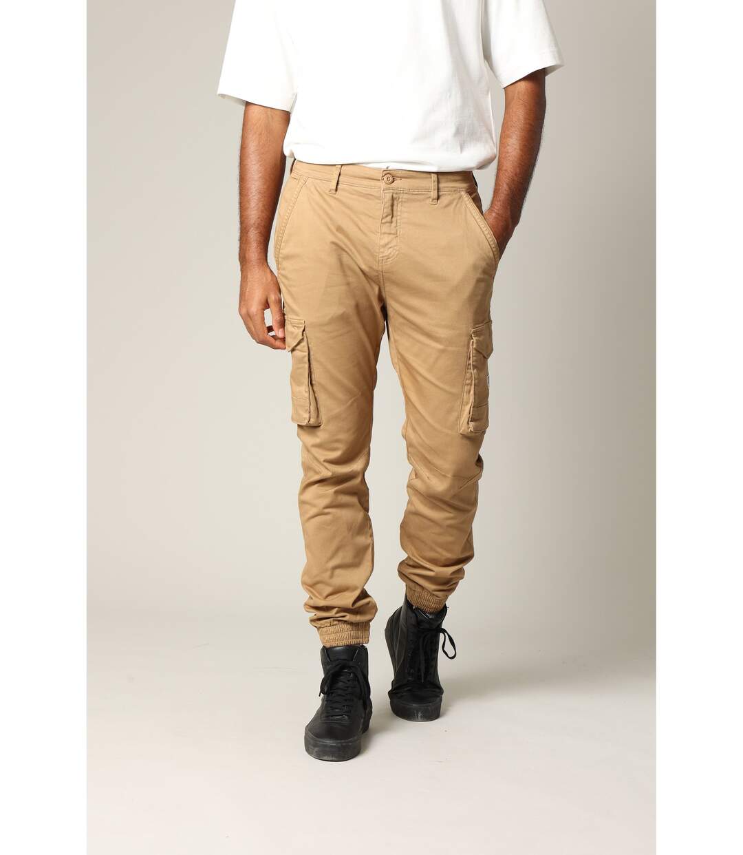 Pantalon style cargo