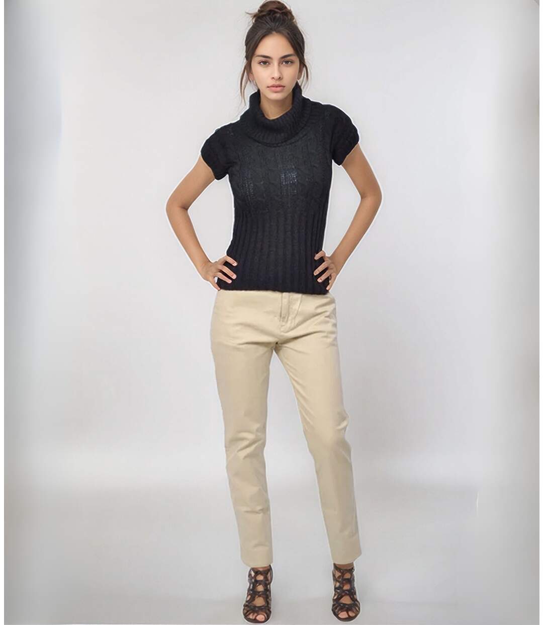 Pantalon femme de couleur beige - Coupe slim et taille haute-4