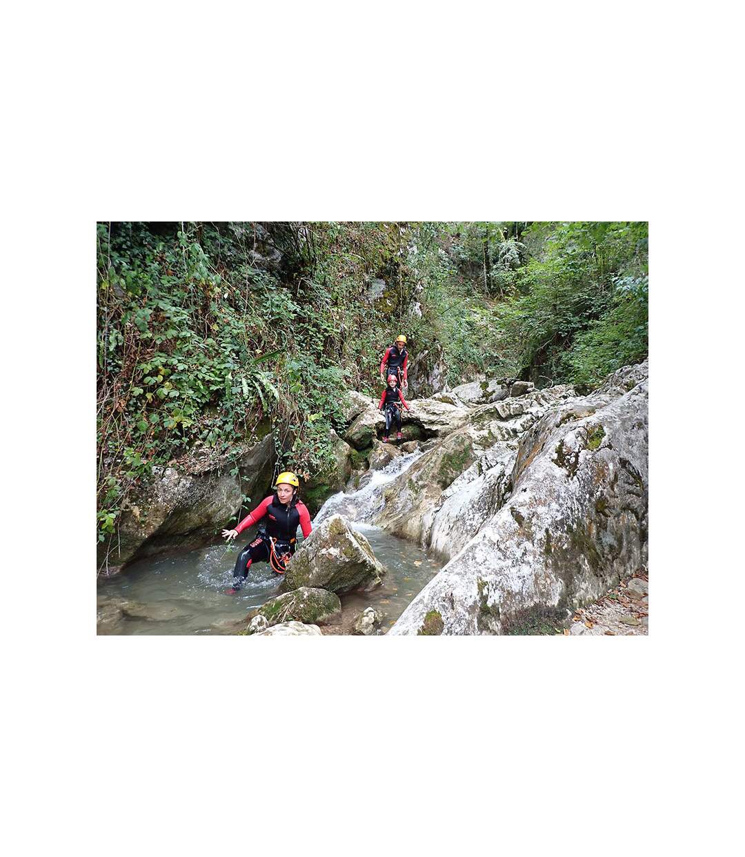 Session de canyoning de 3h30 pour 3 personnes près de Grenoble - SMARTBOX - Coffret Cadeau Sport & Aventure