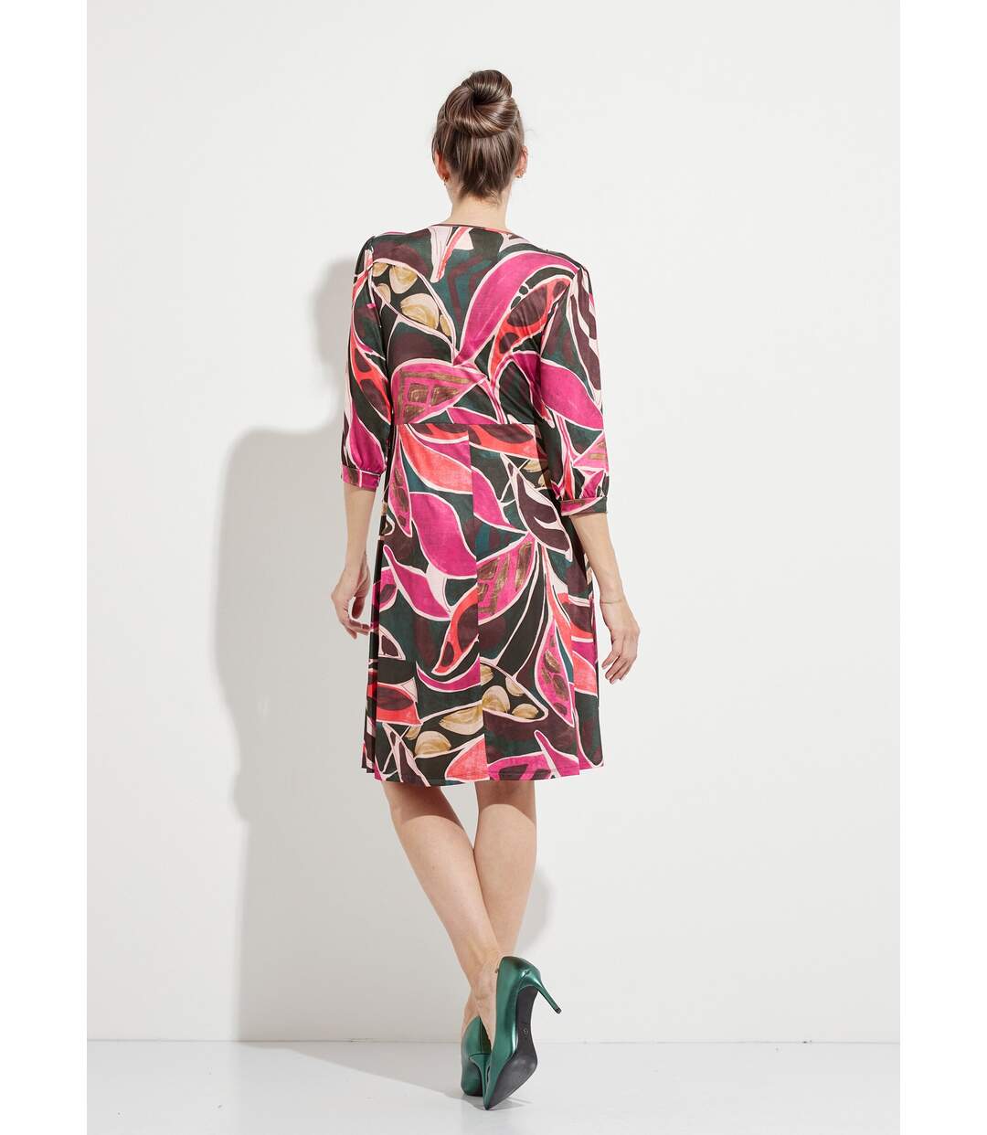 Robe cache-coeur courte évasée manches 3/4-2