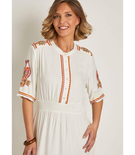 Robe courte brodée à boutons