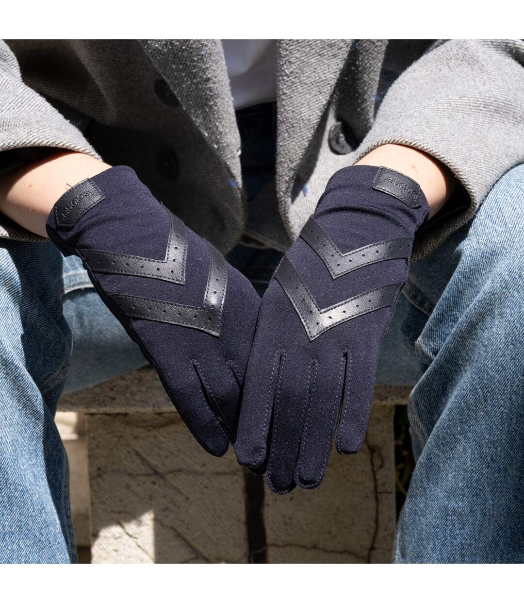 Isotoner Gants femme tactiles tissu extensible recyclé, résistant à l'eau, non doublé, taille unique-2
