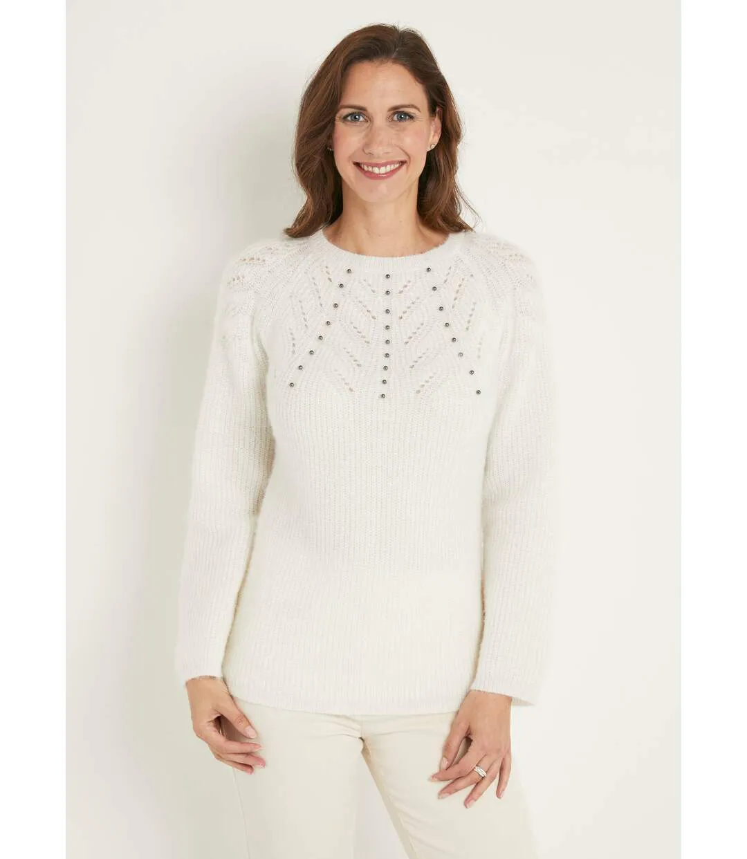 Pull doux maille poilue col rond perlé ajouré-1
