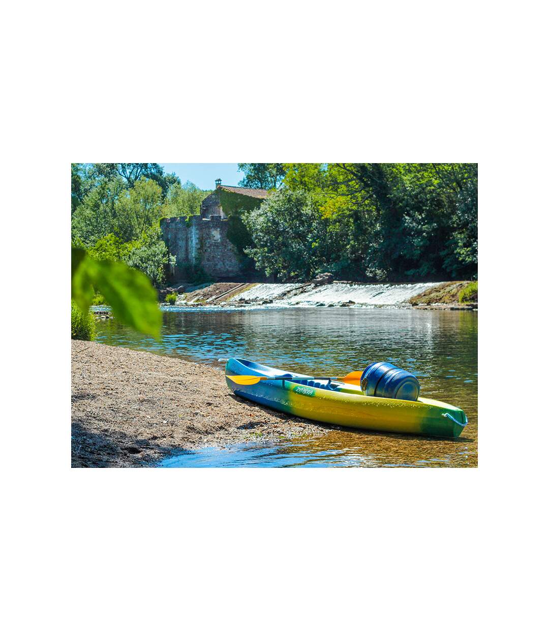 Balade nautique en famille : une descente en canoë triplace ou canadia 4 places près d'Alès - SMARTBOX - Coffret Cadeau Sport & Aventure