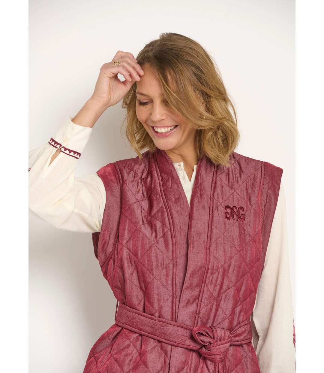 Veste matelassée sans manches avec ceinture-4