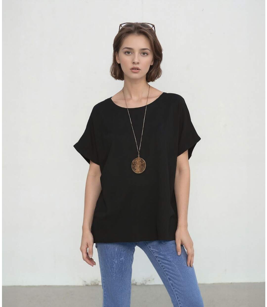 Tee-shirt femme noir col rond manches courtes coupe ample-3