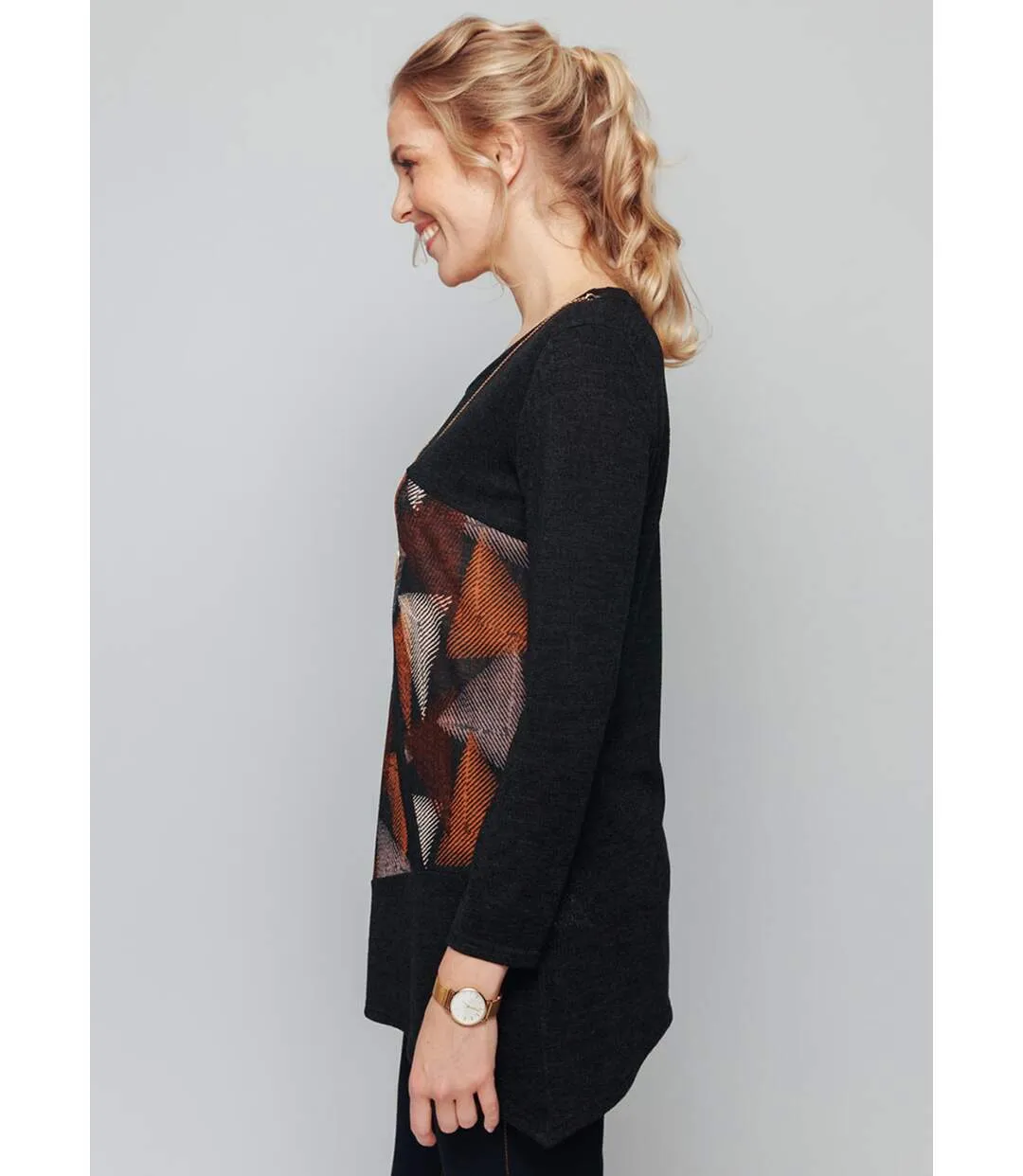 Tunique graphique avec collier fantaisie-3