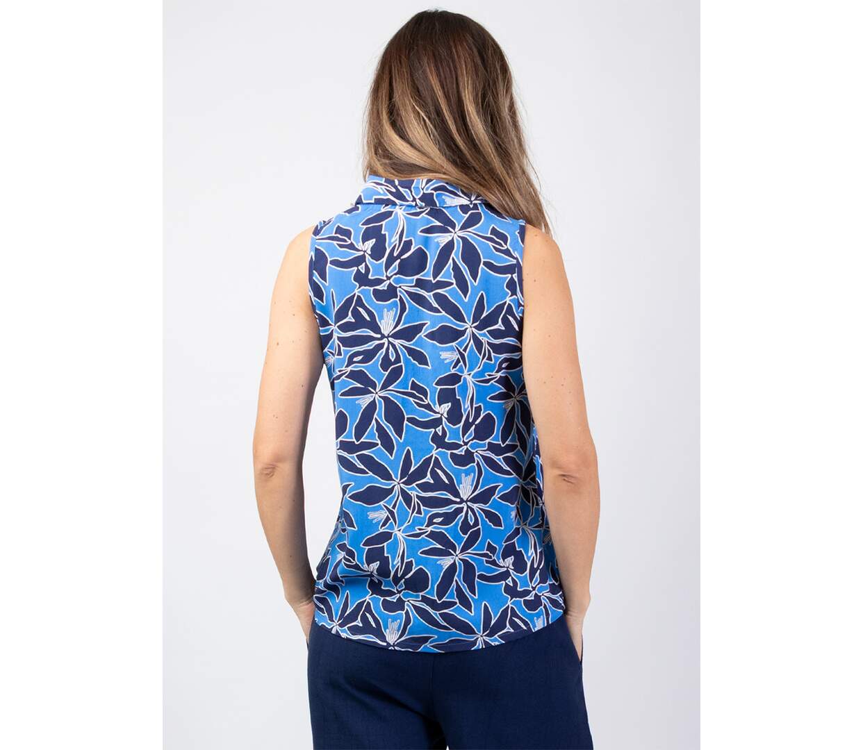 Top sans manches en viscose ANDREE motif fleurs bleues Coton Du Monde-4
