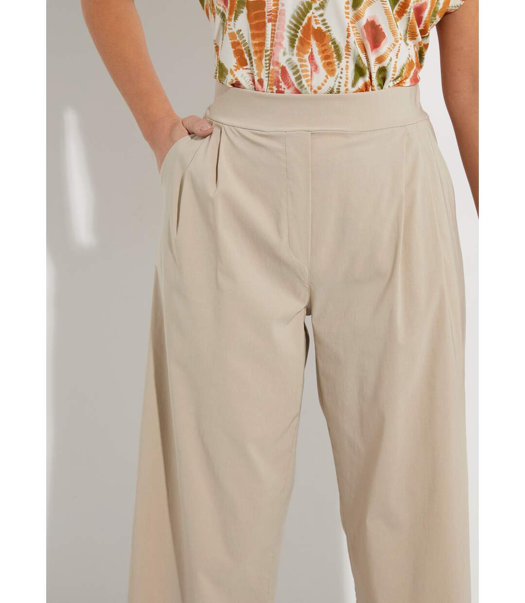 Pantalon droit à pinces ceinture élastiquée-3