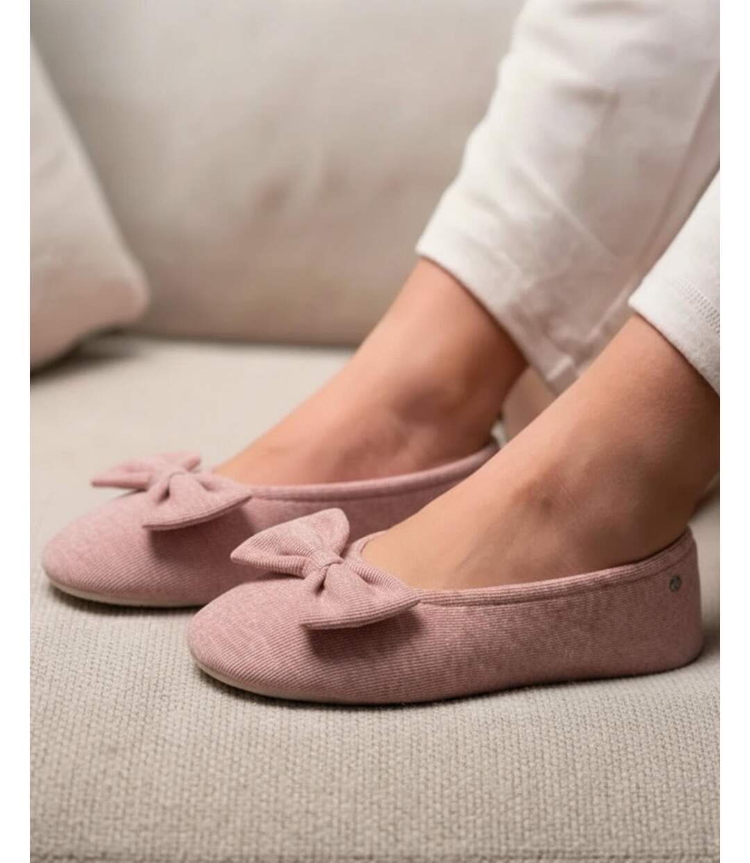 Isotoner Chaussons Ballerines femme ultra confortables, semelle en cuir, détail grand nœud-2