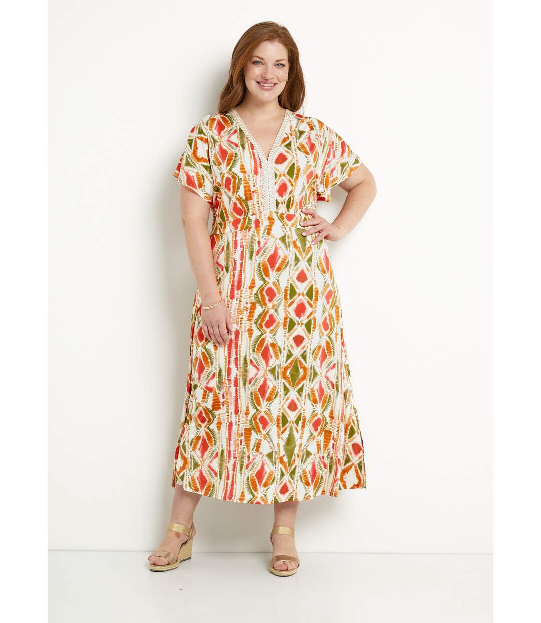 Robe longue col V évasée imprimée-1