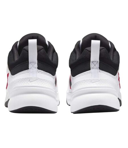 Baskets Defy All Day Homme Blanc Noir Rouge Nike