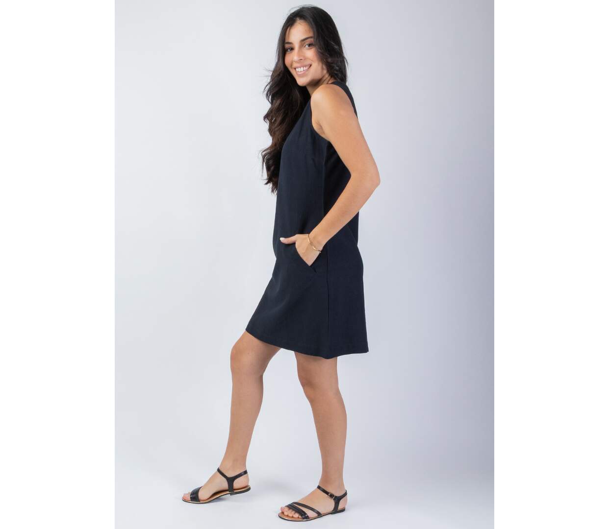 Robe courte cintrée Ondine unie noire Coton Du Monde-3