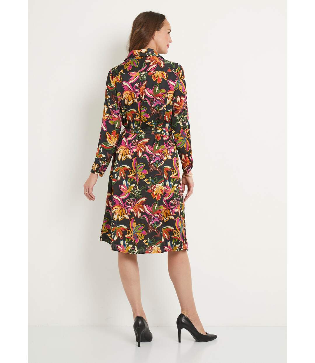 Robe chemisier courte fleurie en satin-2