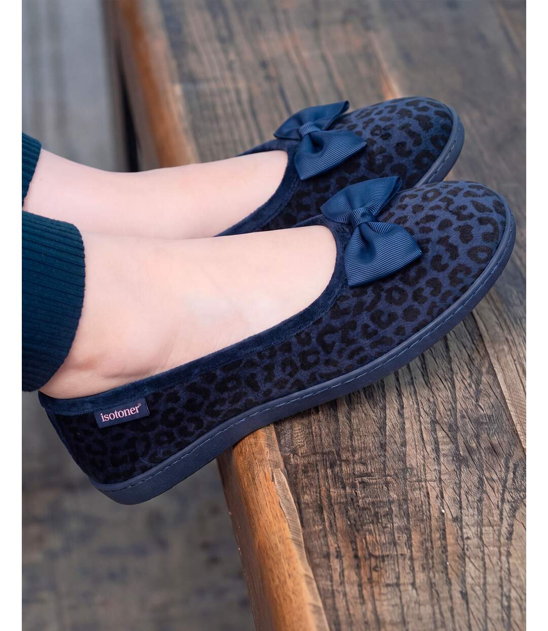 Isotoner Chaussons Ballerines femme microvelours semelle ergonomique, mousse à mémoire forme-2