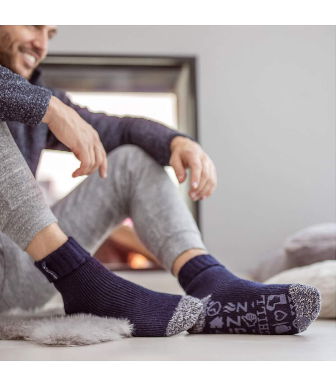 Men's Warm Fleece-Lined Non-Slip Lounge Bed Socks with Grippers-4