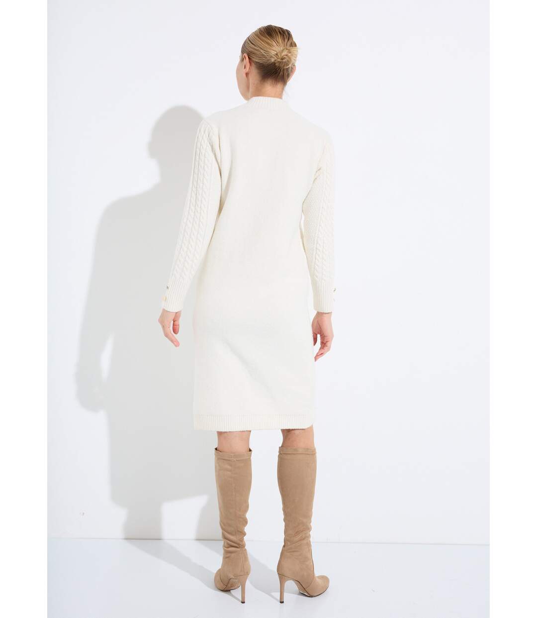 Robe-pull courte tricot uni col rond-2