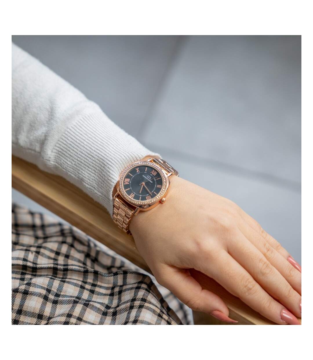 Très Belle Montre pour Femme Métal Rosé Strass GIORGIO