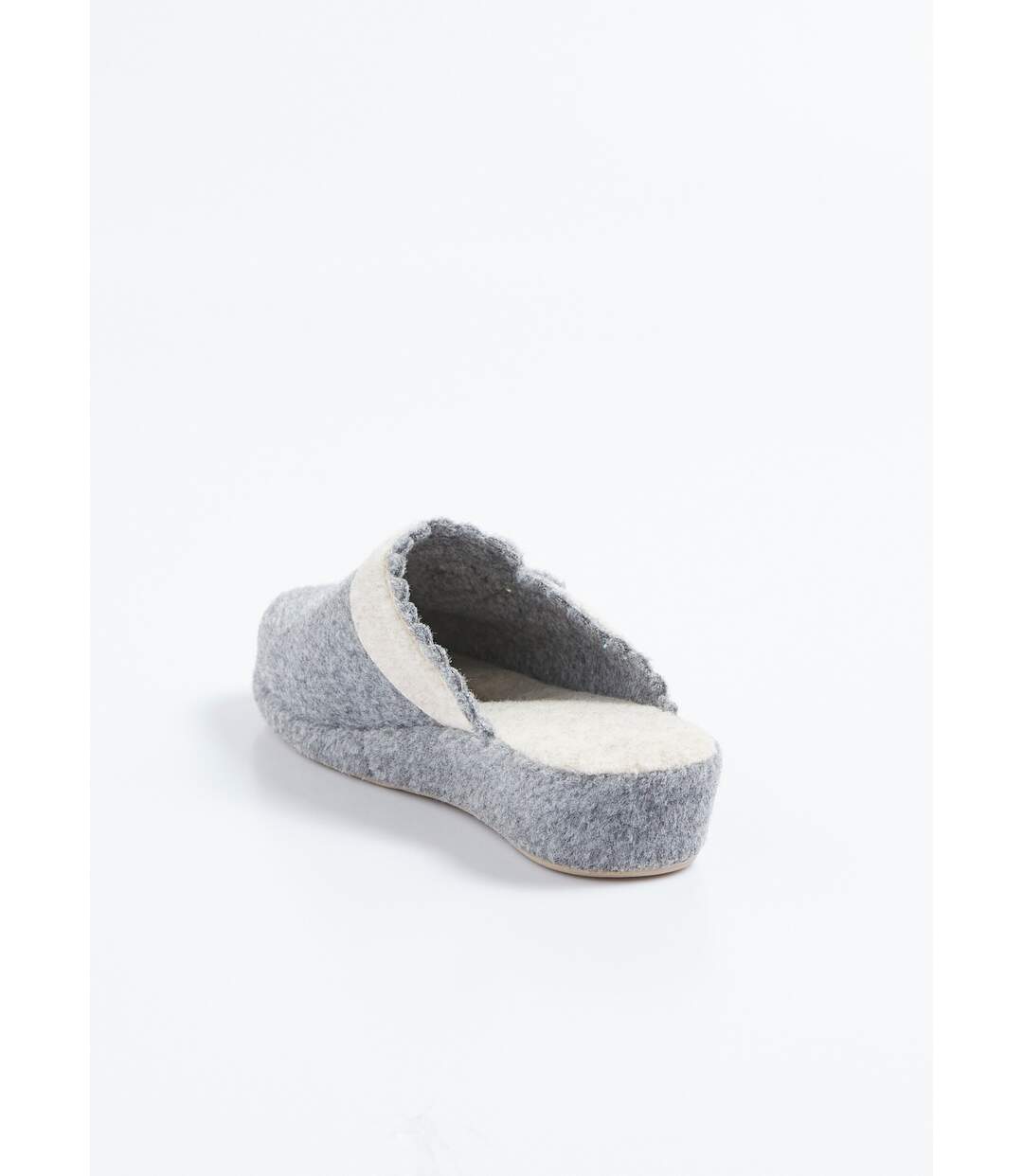 Chaussons mules en feutre, détail fleur-2