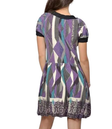 Robe femme violette à  manches courtes et col rond, parfaite pour une journée décontractée