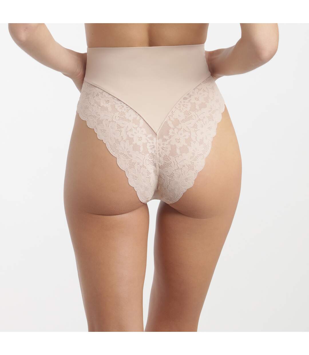 String galbant taille haute avec dentelle-2