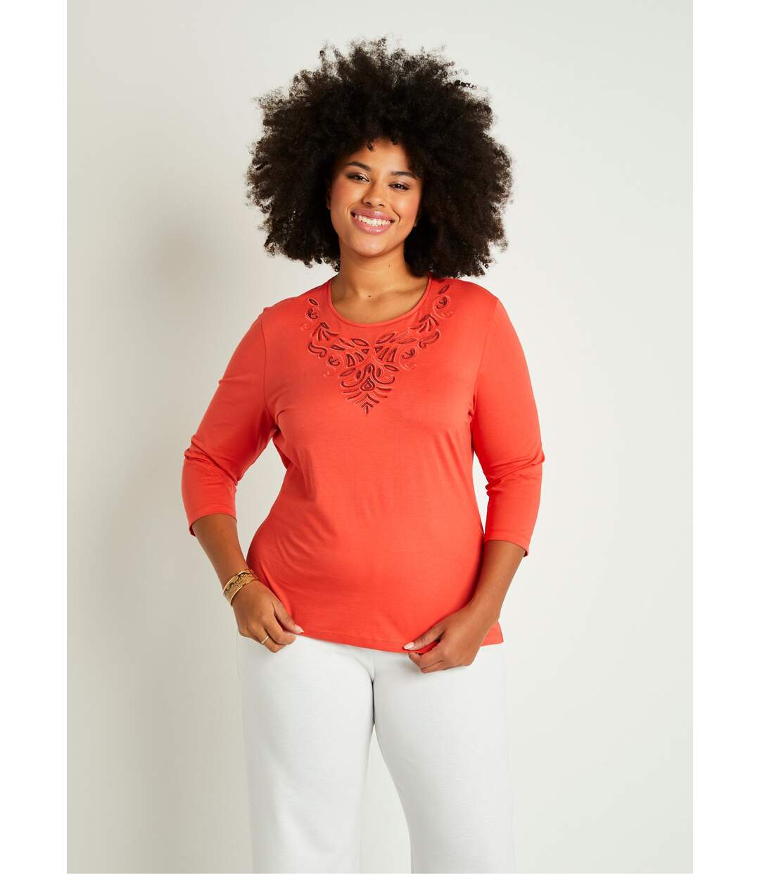 T-shirt court brodé manches 3/4-1