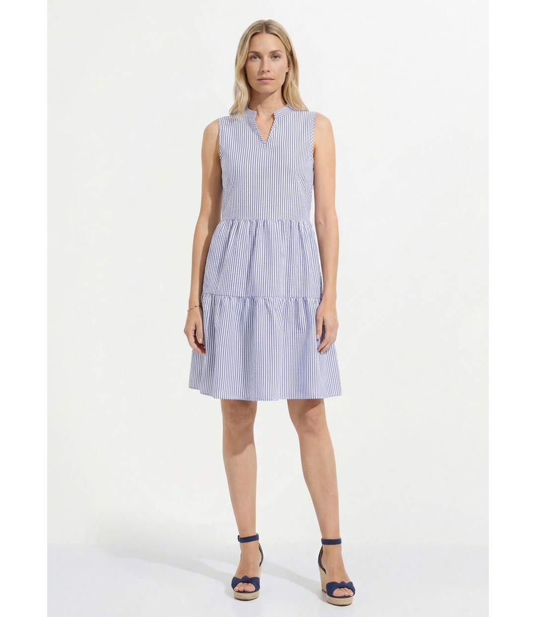 Robe seersucker rayé sans manches volantée-1