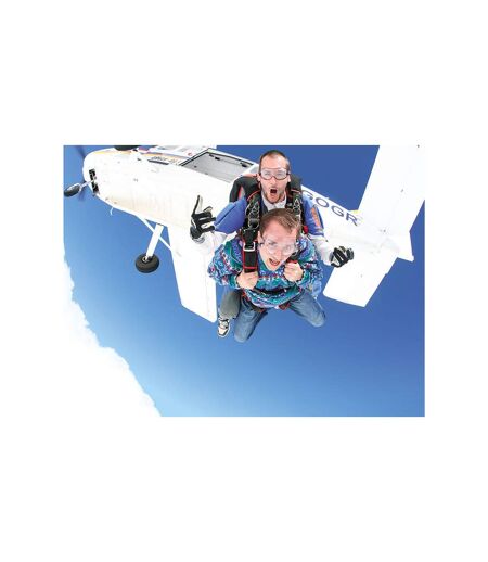 Saut en parachute en tandem à Aubenas en Ardèche - SMARTBOX - Coffret Cadeau Sport & Aventure