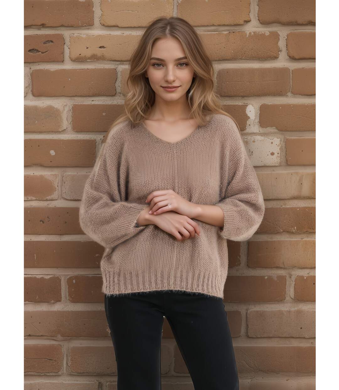 Pull femme manches longues - Couleur beige - Col en pointe