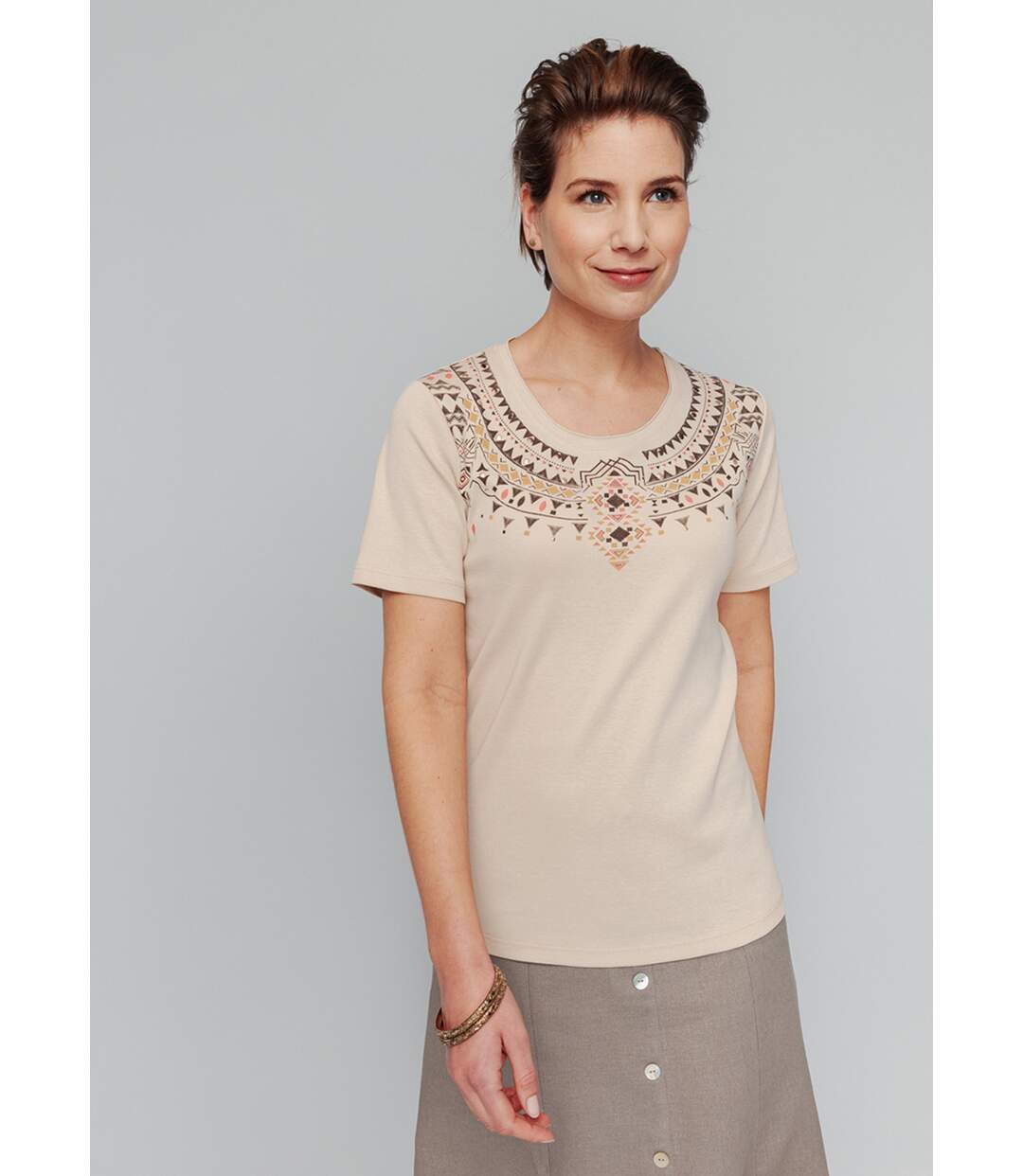 T-shirt manches courtes col motif clouté-1