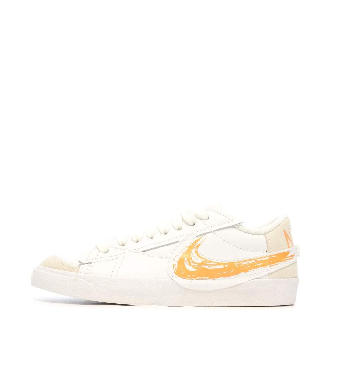 Baskets blanches/orange mixte nike blazer low 77 jumbo-1