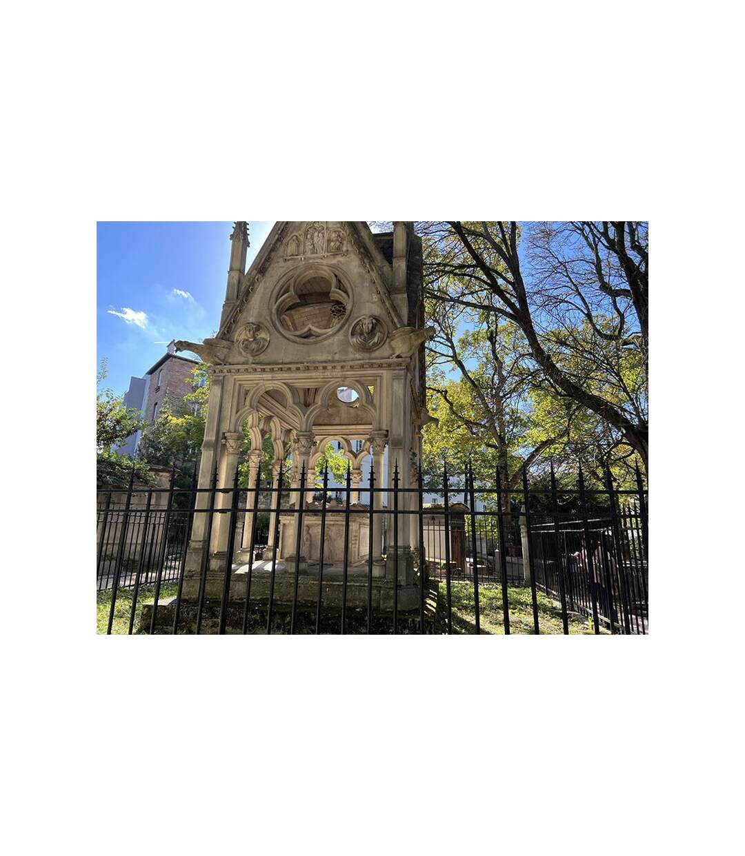 Visite guidée en famille du cimetière du Père Lachaise pour 4 personnes à Paris - SMARTBOX - Coffret Cadeau Sport & Aventure