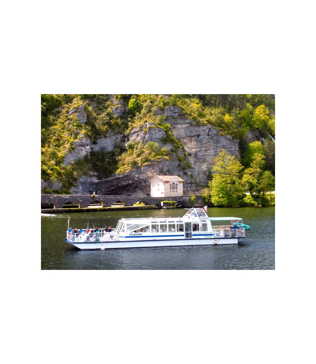 2h de balade en bateau et en petit train pour découvrir Cahors avec boisson de bienvenue pour 2 - SMARTBOX - Coffret Cadeau Sport & Aventure