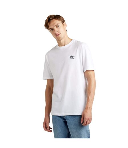 Umbro Mens Core Small Logo T-Shirt (White/Woodland Grey) - UTUO1646