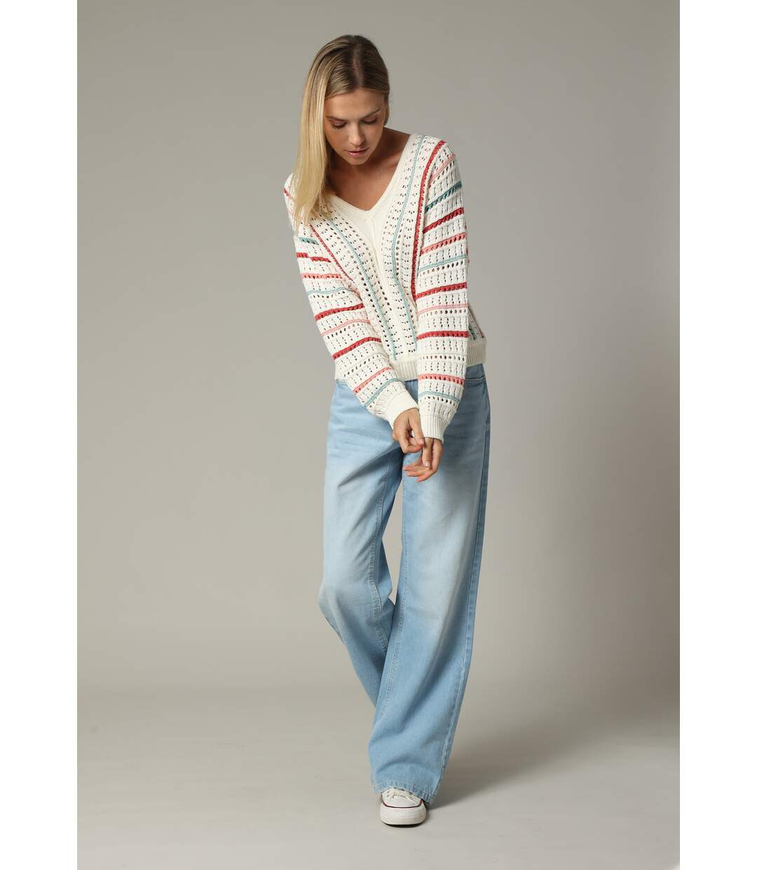 Pull en maille ajourée avec col V MADJI-2